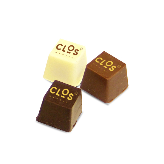 Printed pyramids chocolates