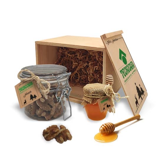 Tarro con nueces caramelizadas y bote de miel artesanal en caja de madera