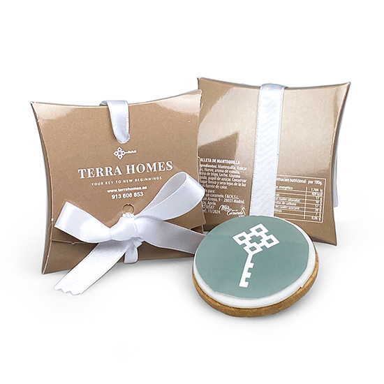 Cardboard sachet with printed biscuit