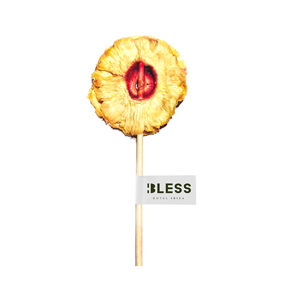 Dehydrated pineapple lollipop