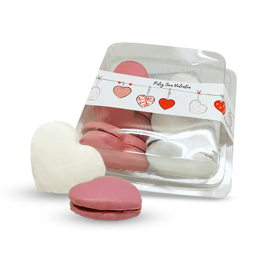 Box with 6 heart-shaped cookies