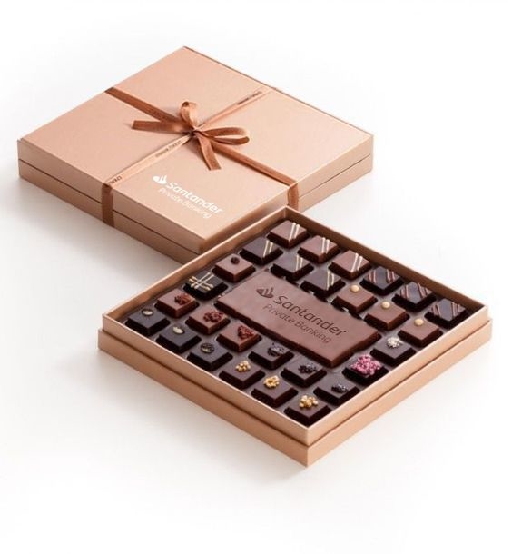 Artisanal chocolates in boxes of 8/9, 10/15 or 16/24