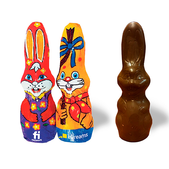 Lapin de Pâques en chocolat enveloppé dans du papier aluminium