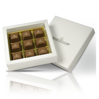Chest with 9 pyramid chocolates